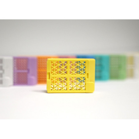 Kasetki histopatologiczne Pathosolutions Premium z trójkątnymi otworami, opakowanie 1000 sztuk