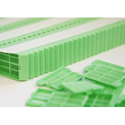 Kasetki histopatologiczne Pathosolutions Premium z otworami 1 x 5 mm na taśmie
